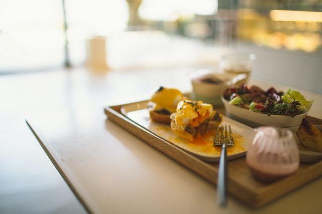 https://www.pexels.com/photo/vegetable-salad-and-breakfast-sliders-on-brown-wooden-tray-3192171/